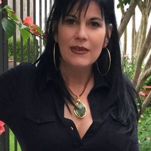 Meet your Posher, Monique